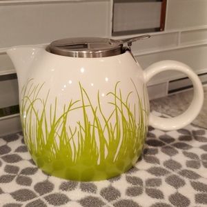 Grass motif mini teapot